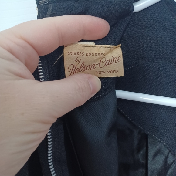 Vintage 40's Or 50's "Misses Dresses By Nelson Caine" LBD With Beaded Collar - Picture 3 of 7